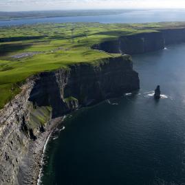 Découvre nos programmes adultes pour une immersion en Irlande.