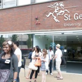 Fais tes études supérieures à Saint George's University of London au Royaume Uni